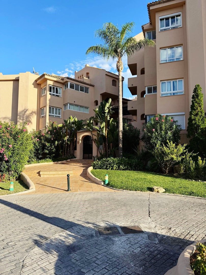 3 Bed Middle Floor Apartment in Elviria