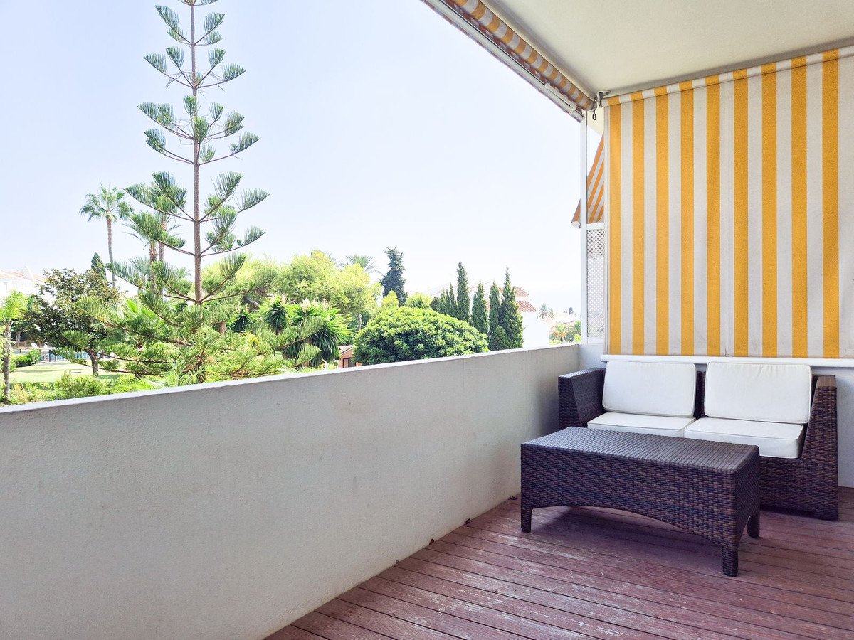 2 Bed Middle Floor Apartment in Nueva Andalucía