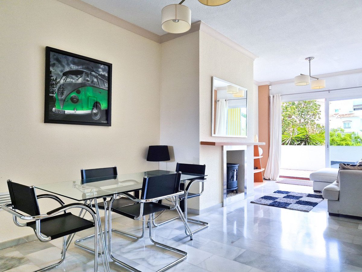 2 Bed Middle Floor Apartment in Nueva Andalucía