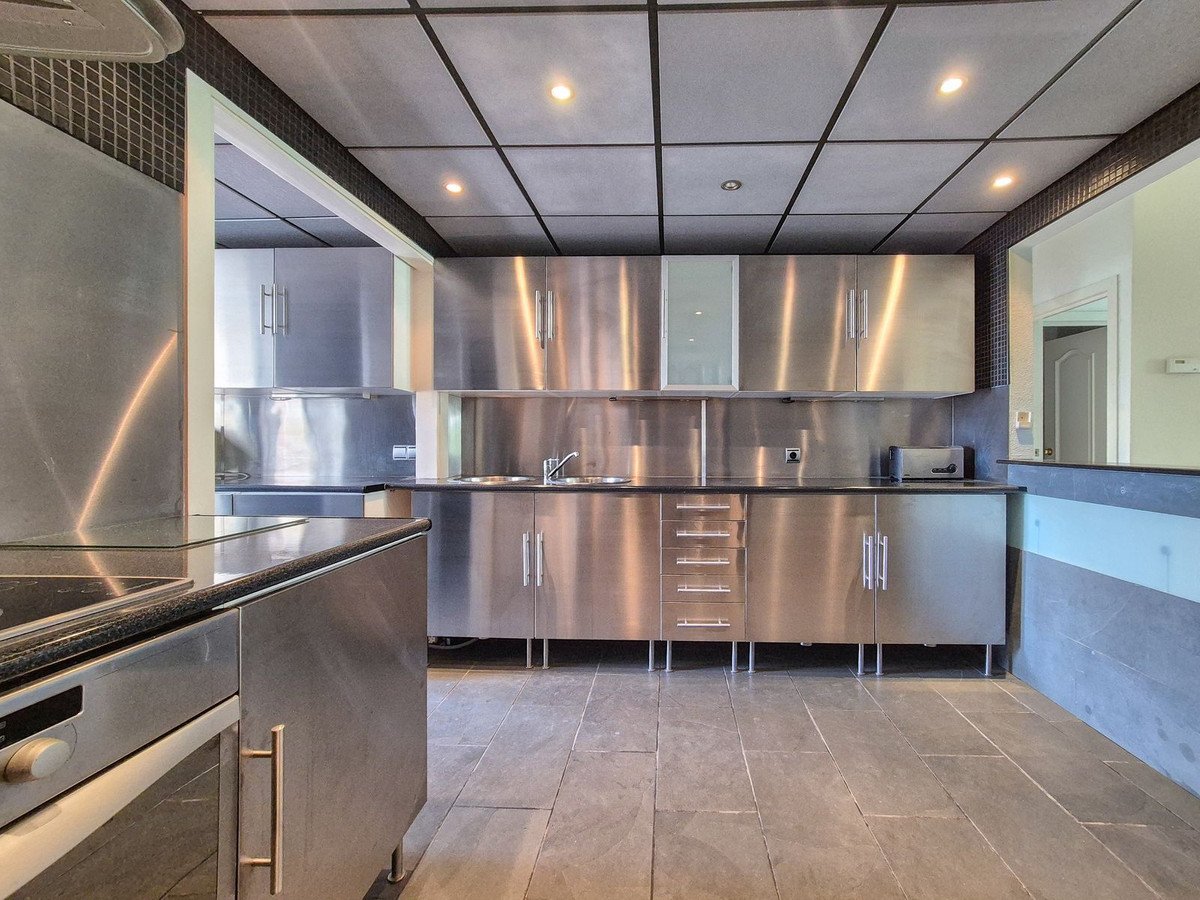 2 Bed Middle Floor Apartment in Nueva Andalucía
