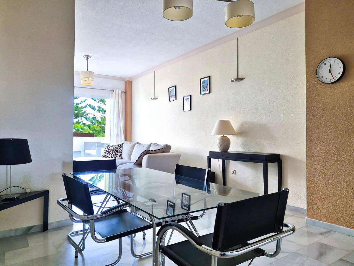 2 Bed Middle Floor Apartment in Nueva Andalucía