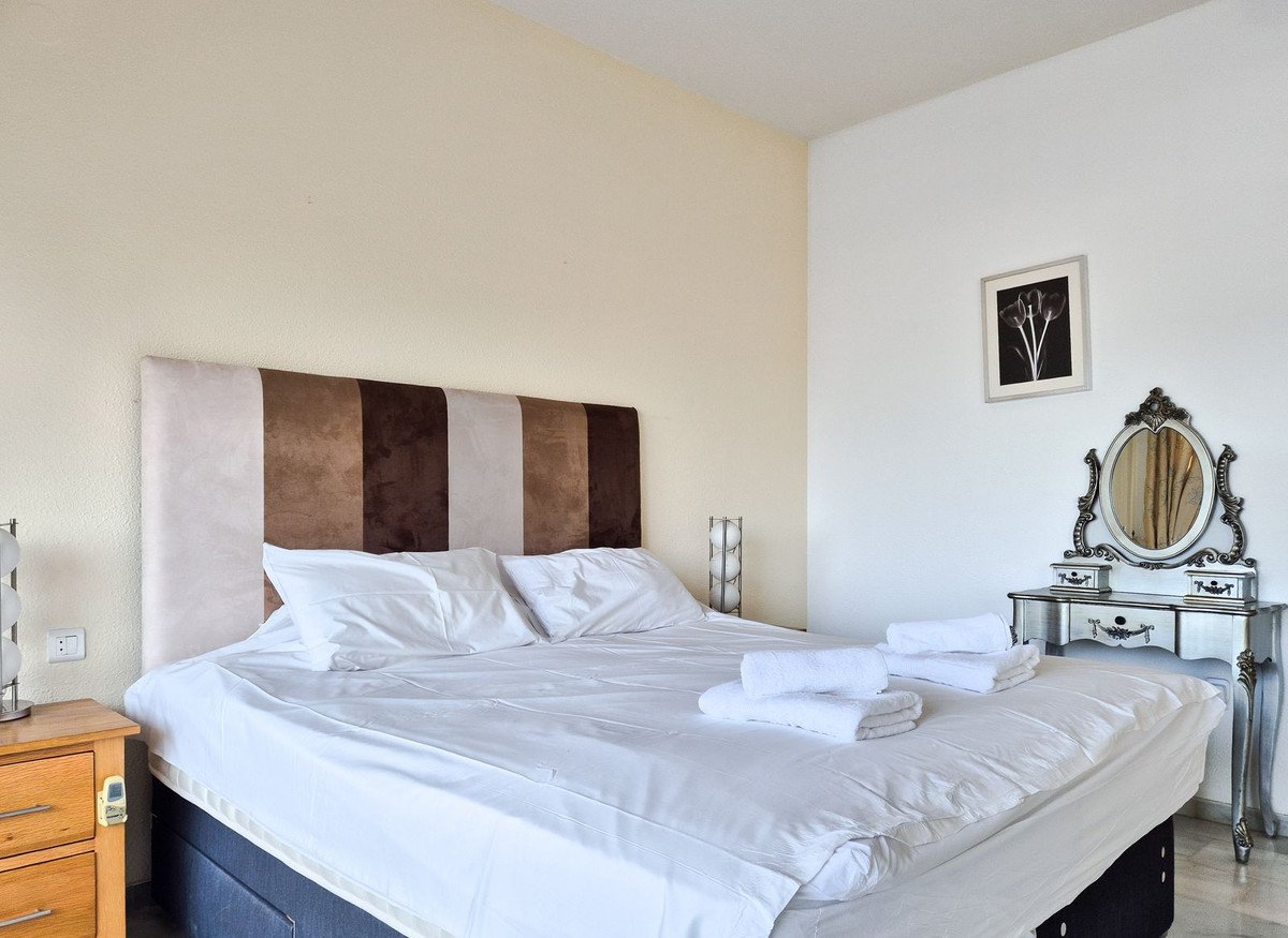 2 Bed Middle Floor Apartment in Nueva Andalucía