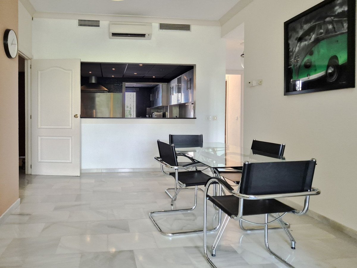 2 Bed Middle Floor Apartment in Nueva Andalucía