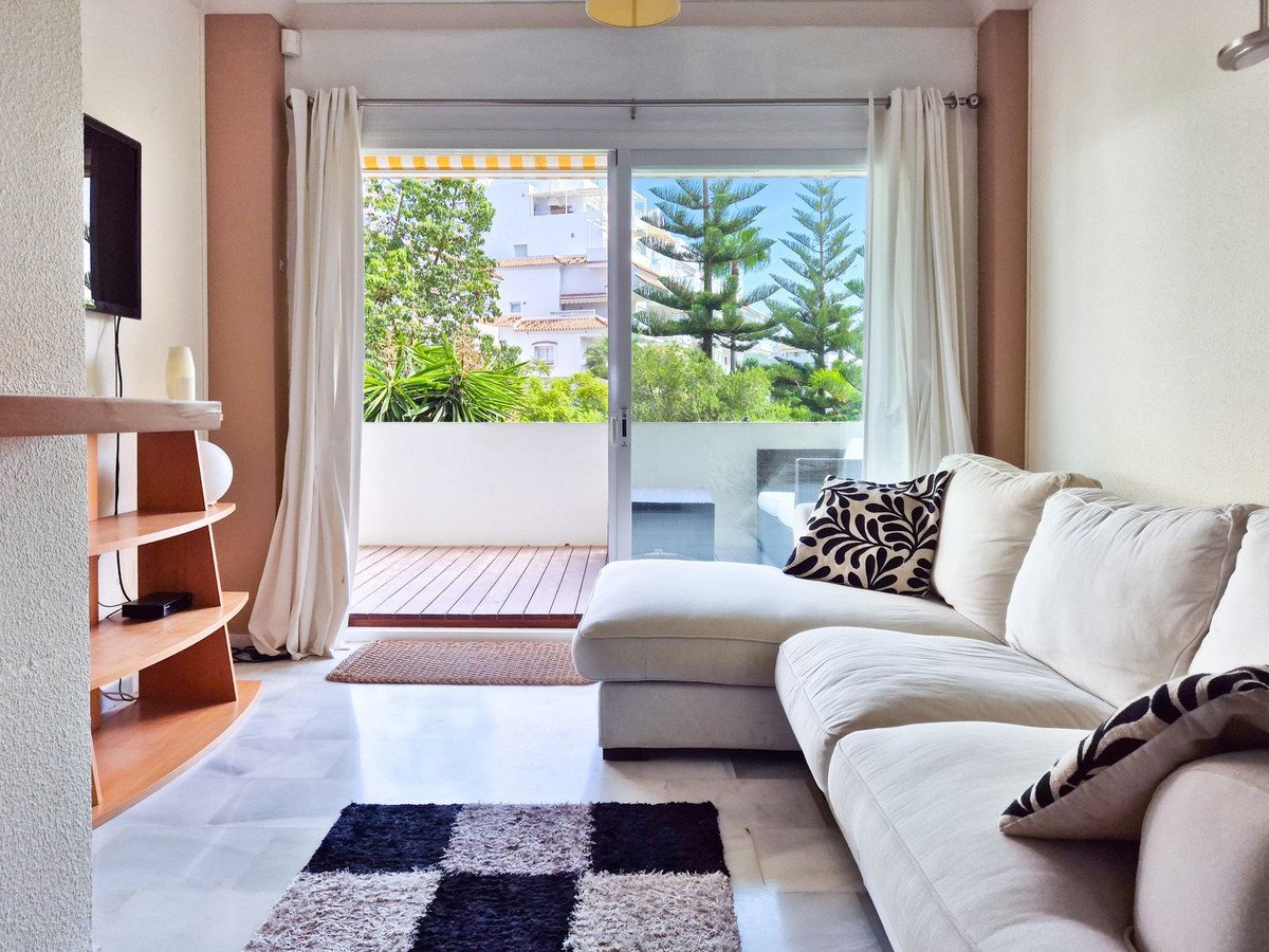 2 Bed Middle Floor Apartment in Nueva Andalucía
