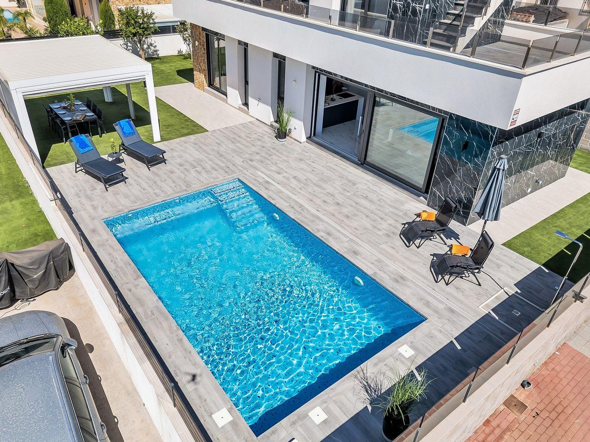 3 Bed Detached Villa in Torrevieja