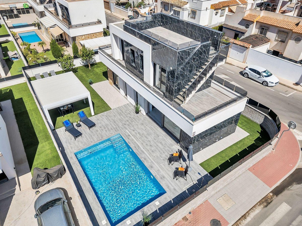 3 Bed Detached Villa in Torrevieja