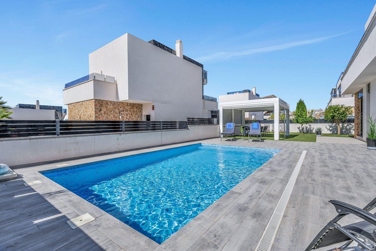 3 Bed Detached Villa in Torrevieja