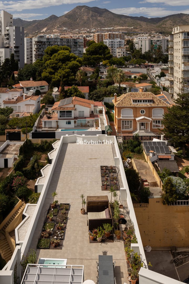 2 Bed Middle Floor Apartment in Benalmadena Costa