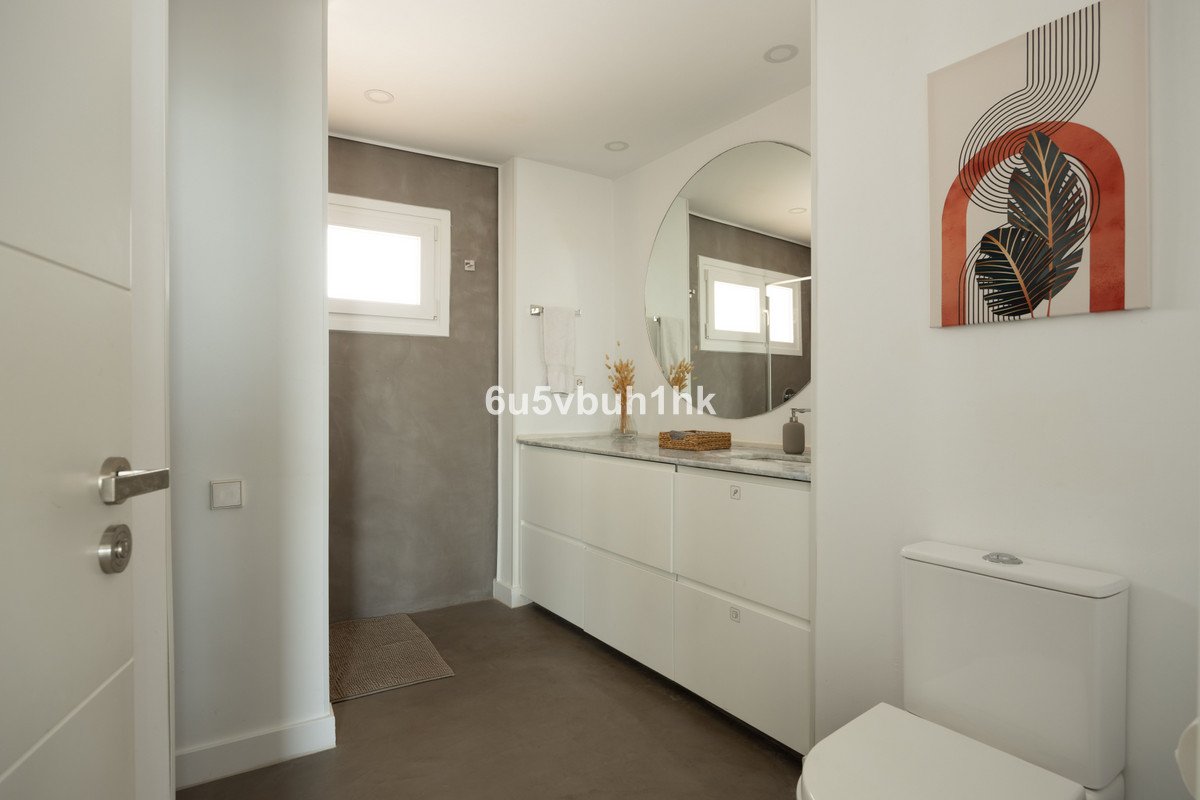 2 Bed Middle Floor Apartment in Benalmadena Costa
