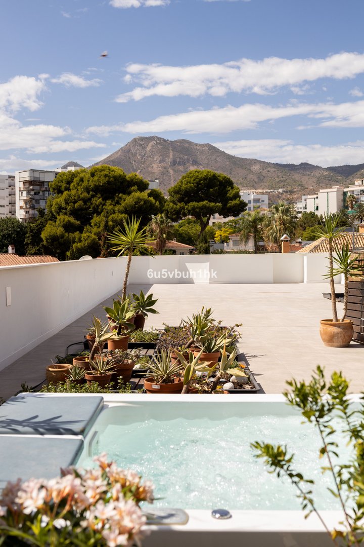 2 Bed Middle Floor Apartment in Benalmadena Costa