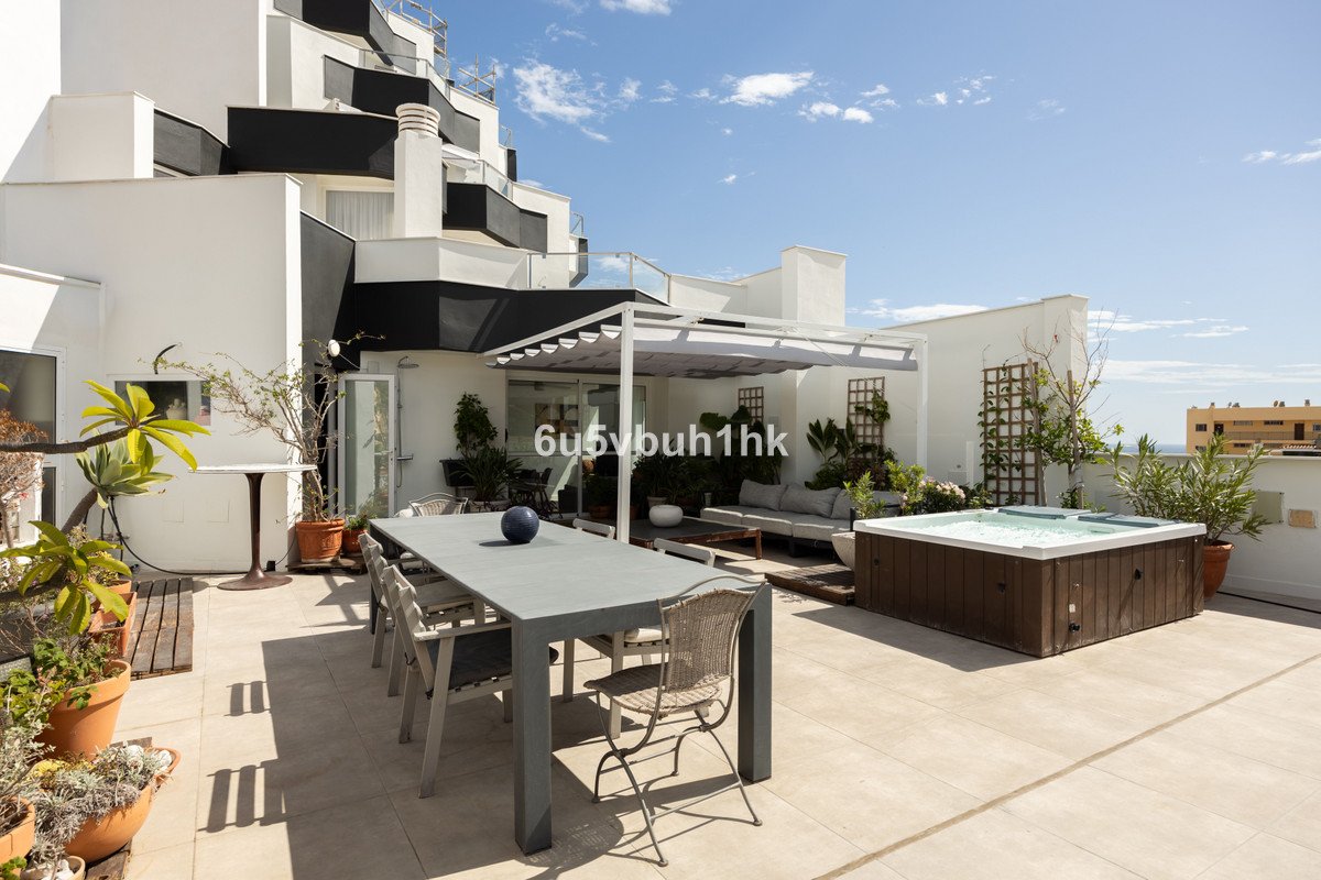 2 Bed Middle Floor Apartment in Benalmadena Costa