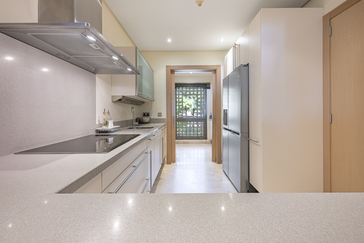 2 Bed Middle Floor Apartment in The Golden Mile