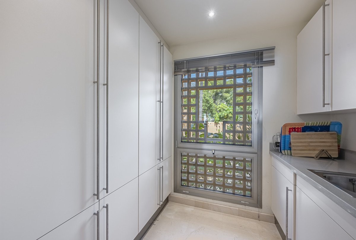 2 Bed Middle Floor Apartment in The Golden Mile