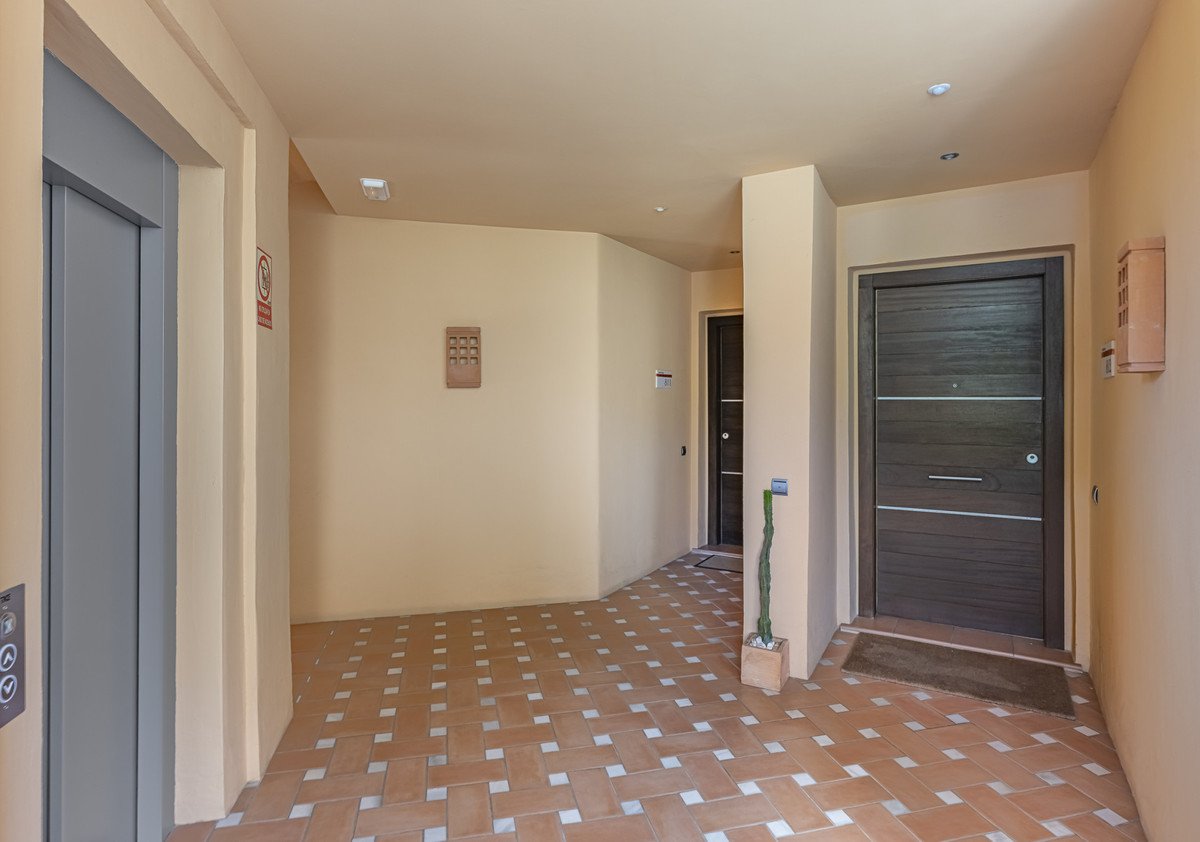 2 Bed Middle Floor Apartment in The Golden Mile