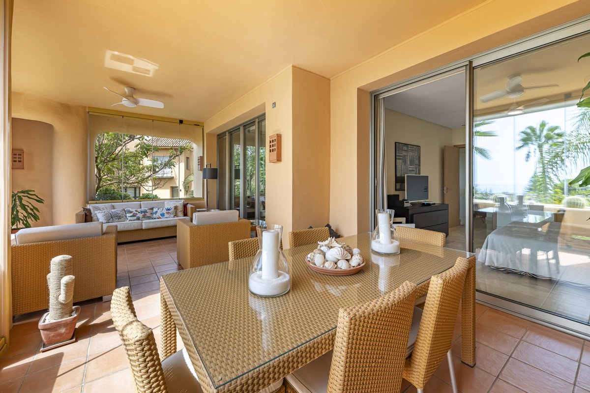 2 Bed Middle Floor Apartment in The Golden Mile