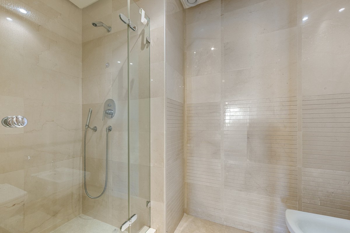 2 Bed Middle Floor Apartment in The Golden Mile