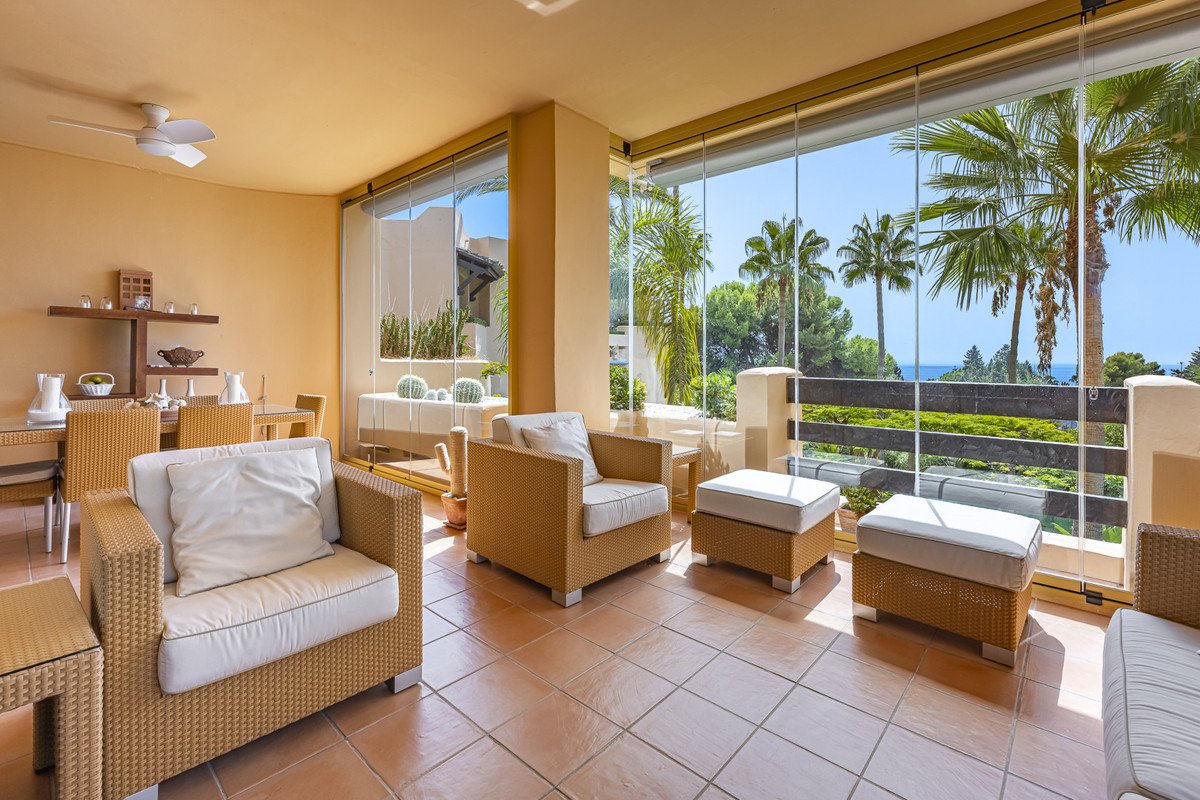2 Bed Middle Floor Apartment in The Golden Mile