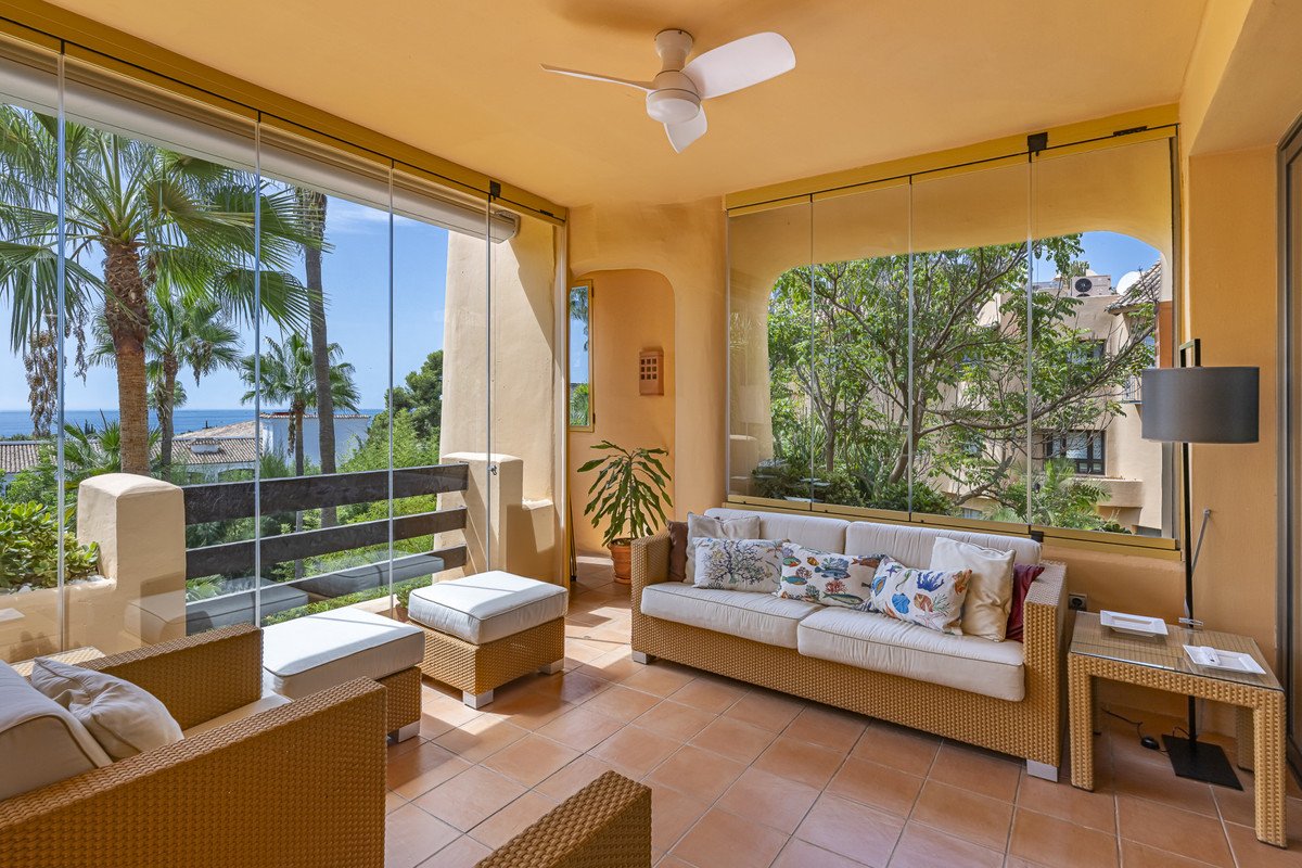 2 Bed Middle Floor Apartment in The Golden Mile