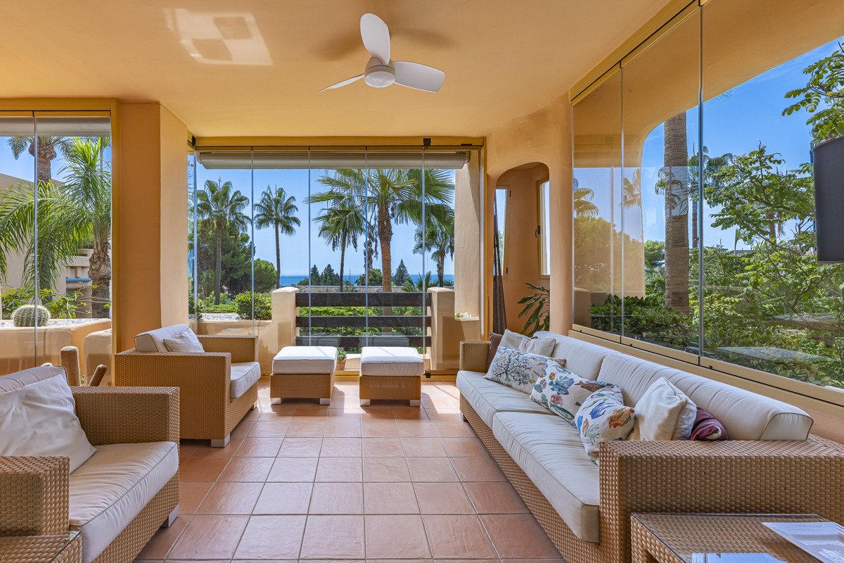 2 Bed Middle Floor Apartment in The Golden Mile
