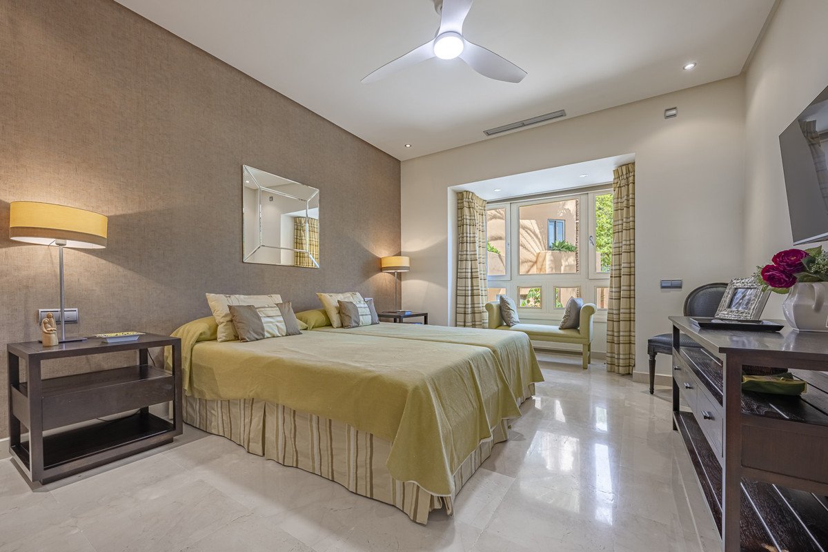 2 Bed Middle Floor Apartment in The Golden Mile