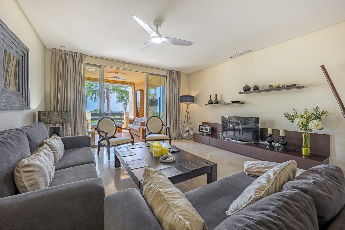 2 Bed Middle Floor Apartment in The Golden Mile