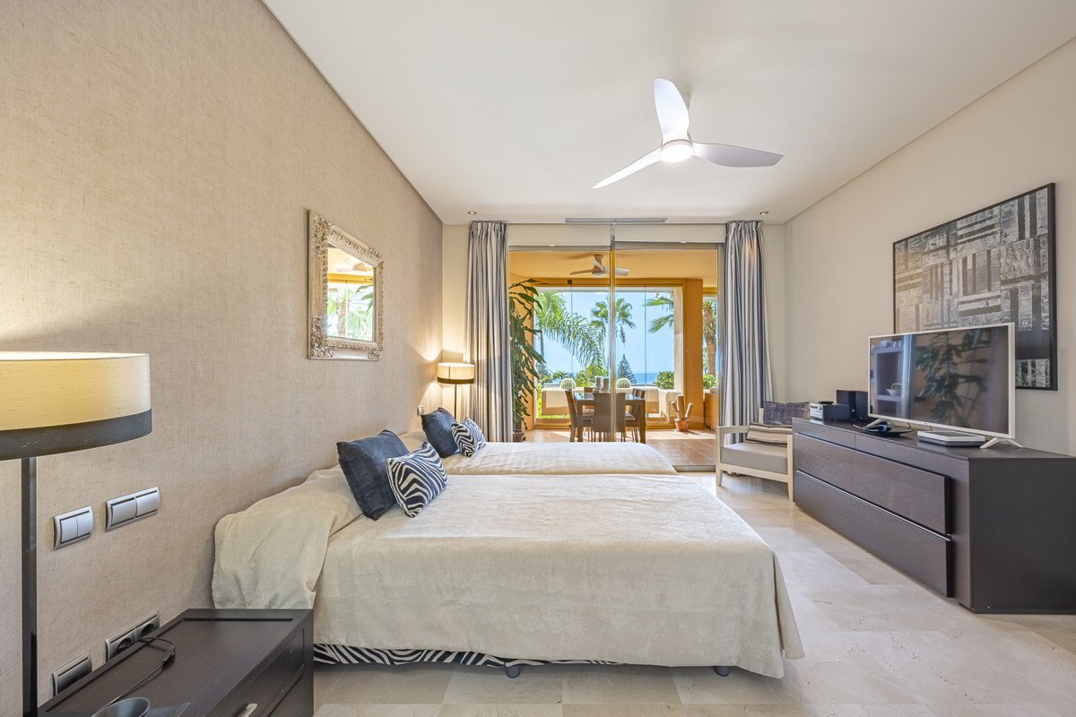 2 Bed Middle Floor Apartment in The Golden Mile