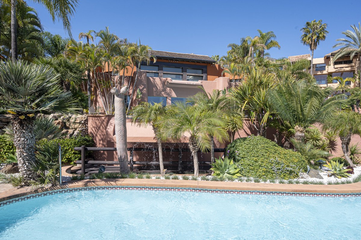 2 Bed Middle Floor Apartment in The Golden Mile
