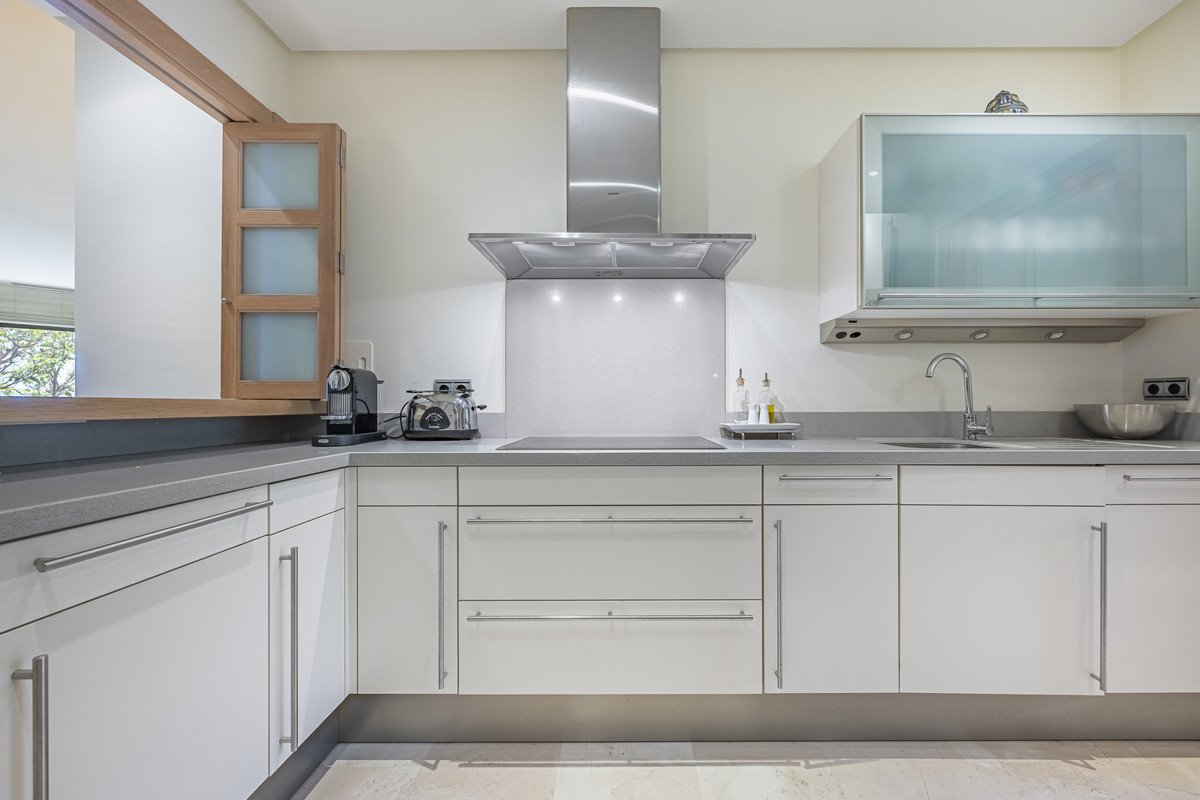 2 Bed Middle Floor Apartment in The Golden Mile