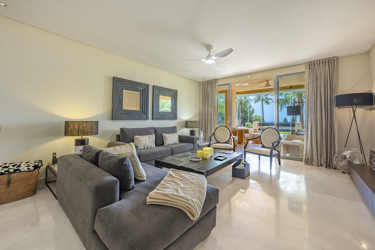 2 Bed Middle Floor Apartment in The Golden Mile