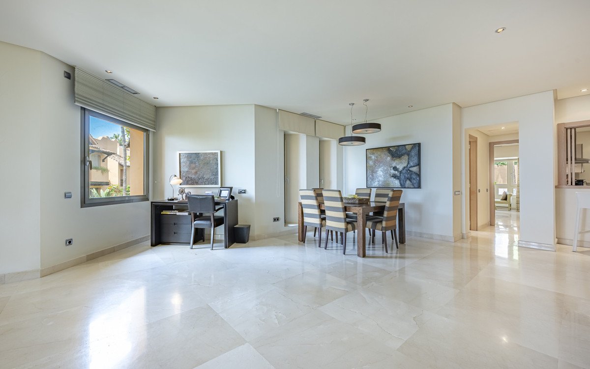 2 Bed Middle Floor Apartment in The Golden Mile