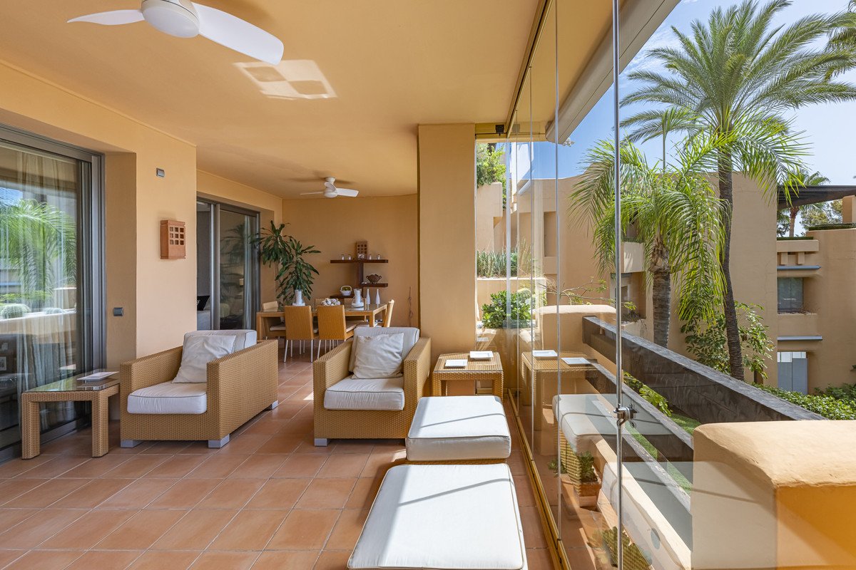2 Bed Middle Floor Apartment in The Golden Mile