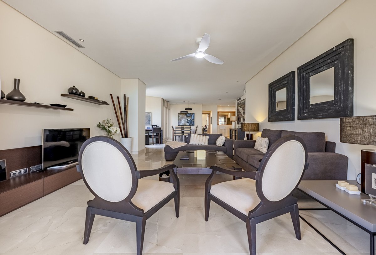 2 Bed Middle Floor Apartment in The Golden Mile