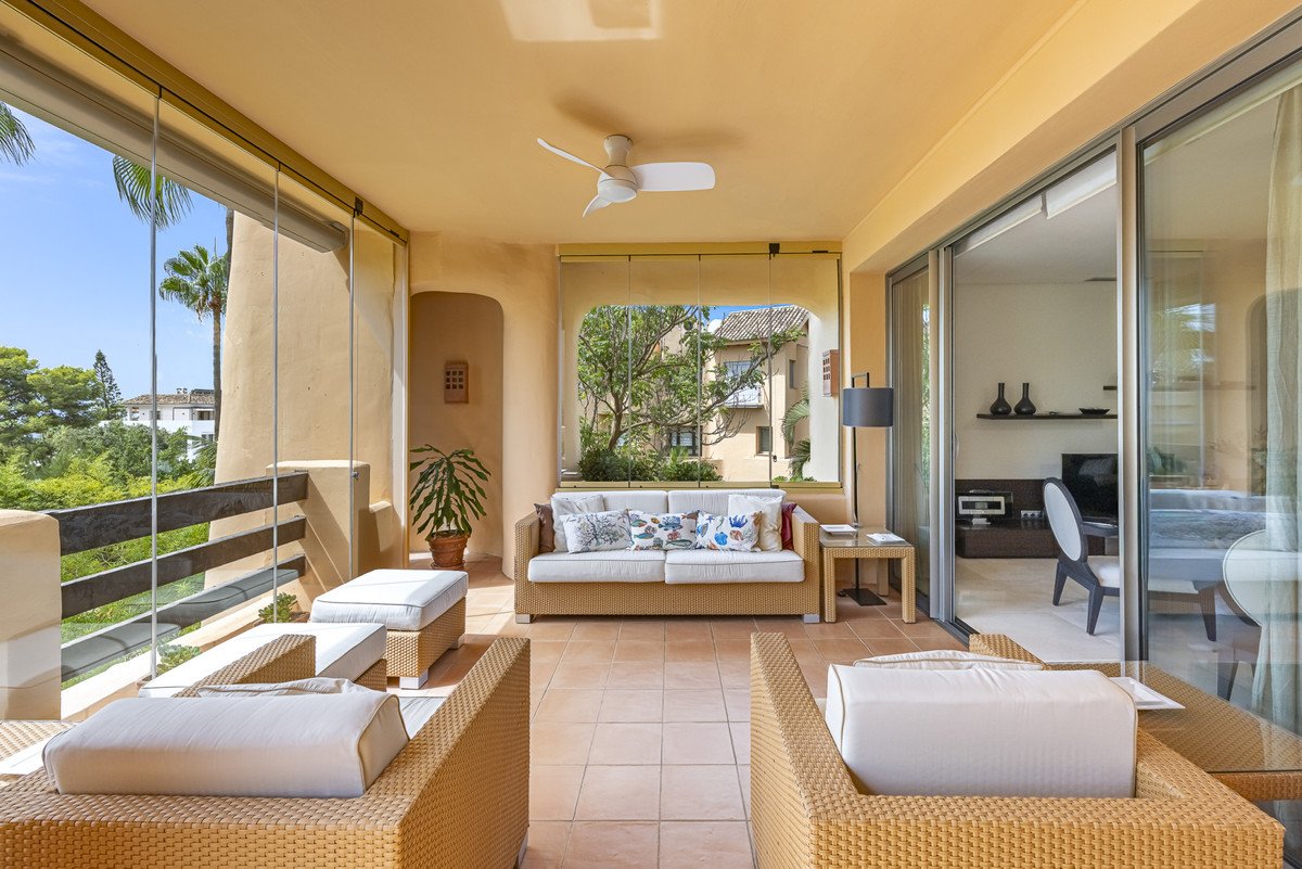 2 Bed Middle Floor Apartment in The Golden Mile
