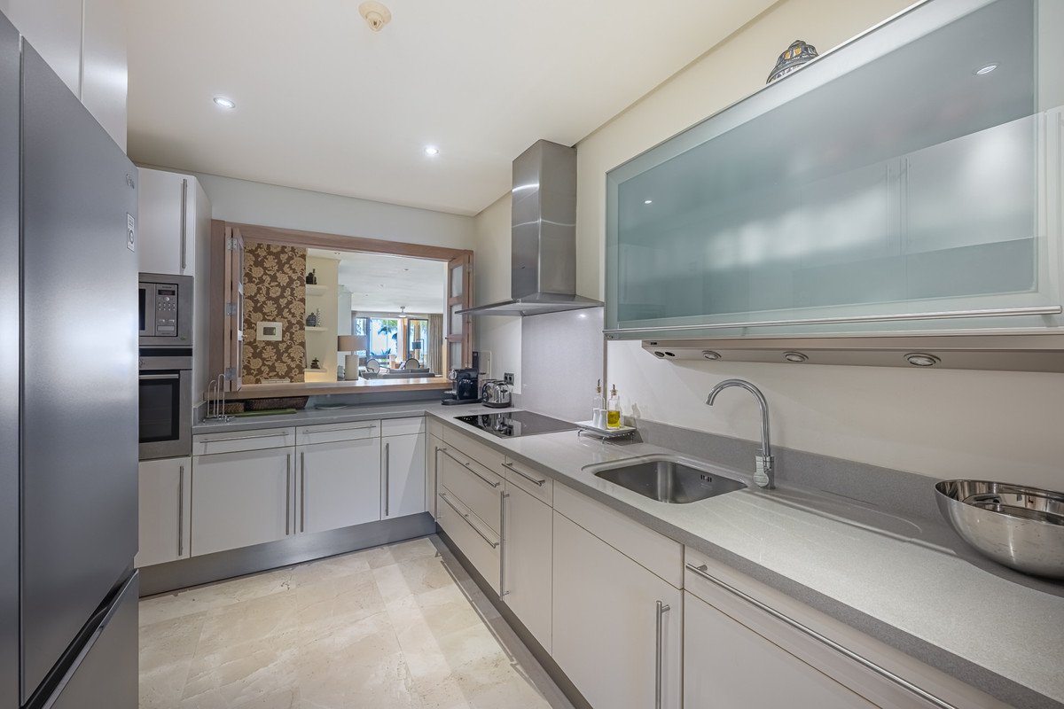 2 Bed Middle Floor Apartment in The Golden Mile
