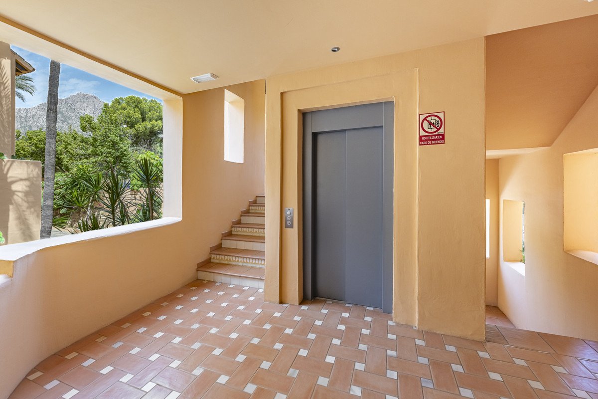 2 Bed Middle Floor Apartment in The Golden Mile