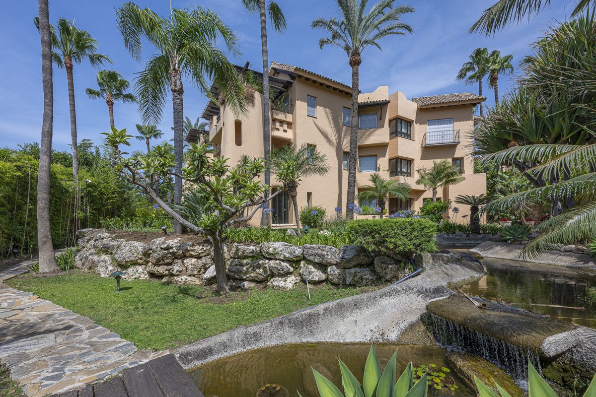 2 Bed Middle Floor Apartment in The Golden Mile