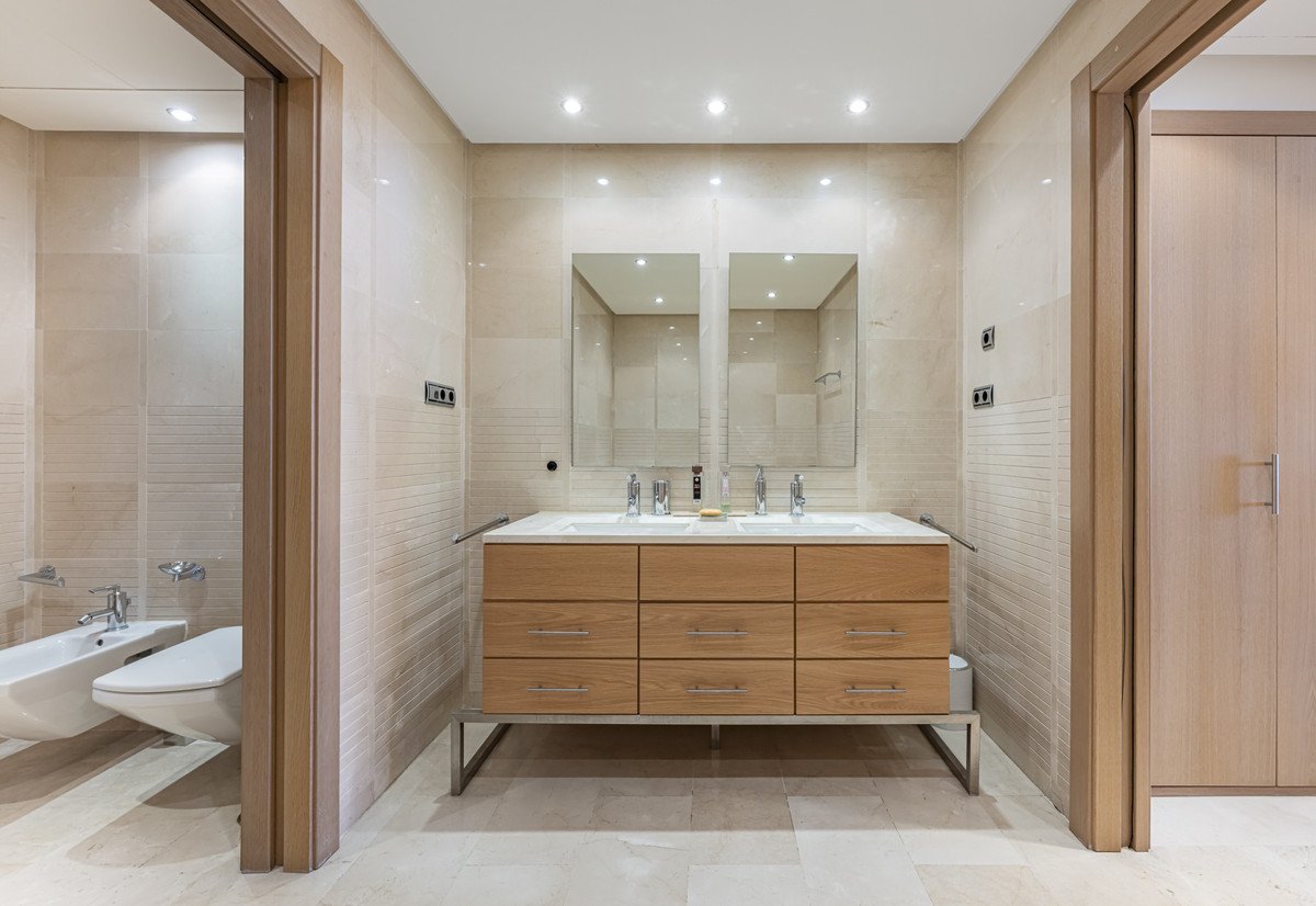 2 Bed Middle Floor Apartment in The Golden Mile