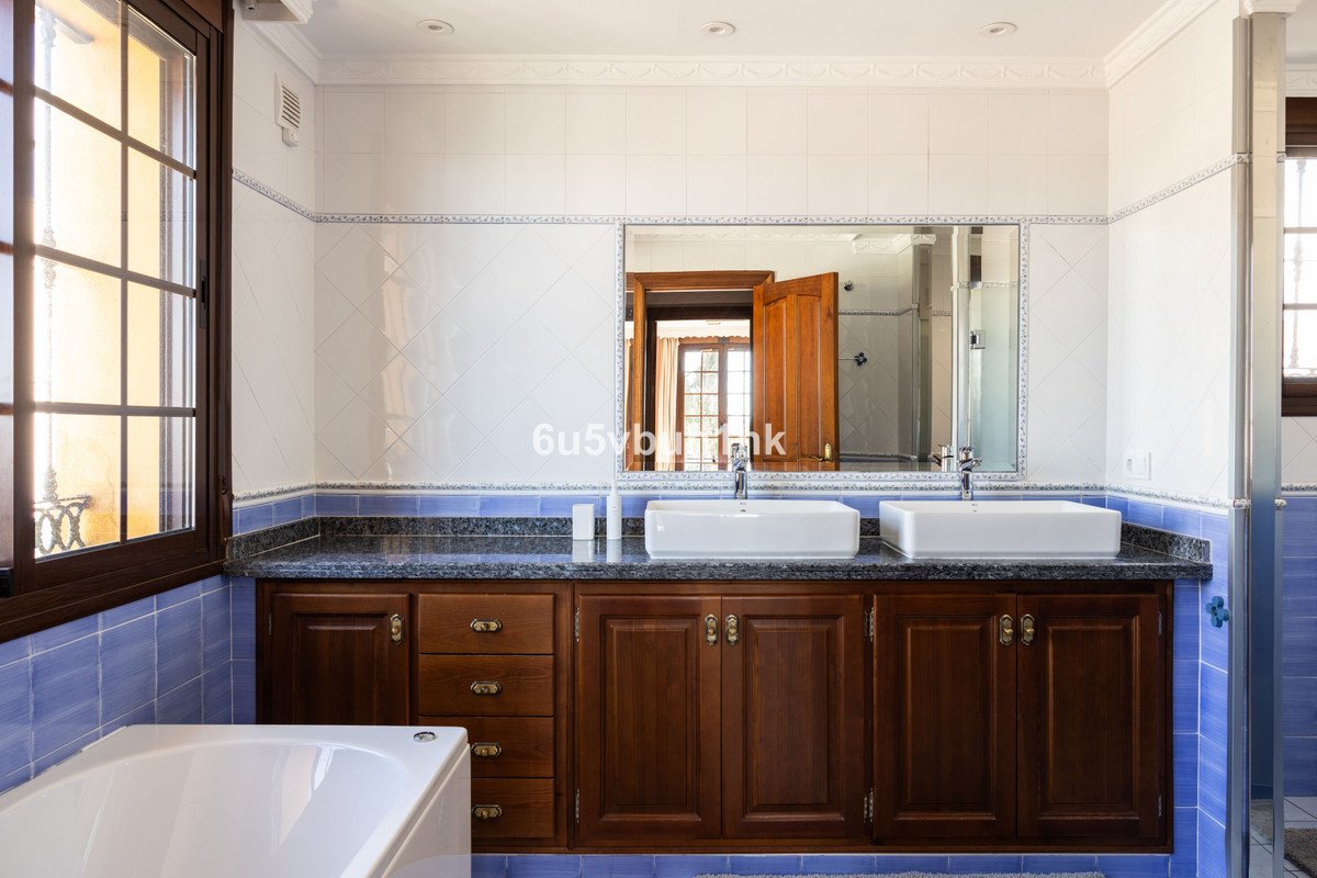 4 Bed Detached Villa in San Pedro de Alcántara
