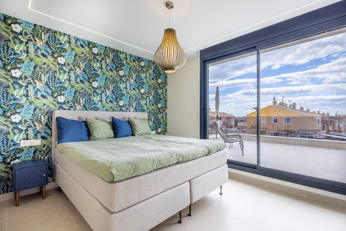4 Bed Detached Villa in Torrevieja