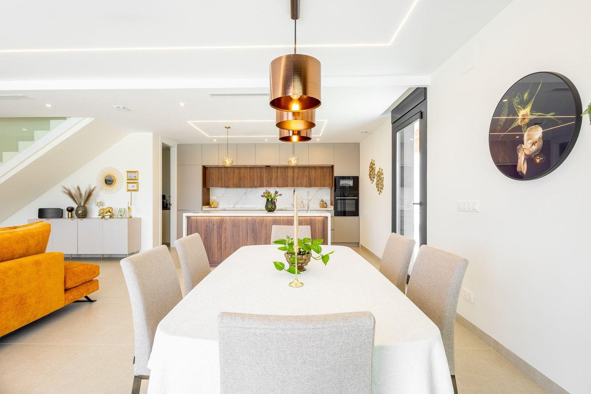 4 Bed Detached Villa in Torrevieja