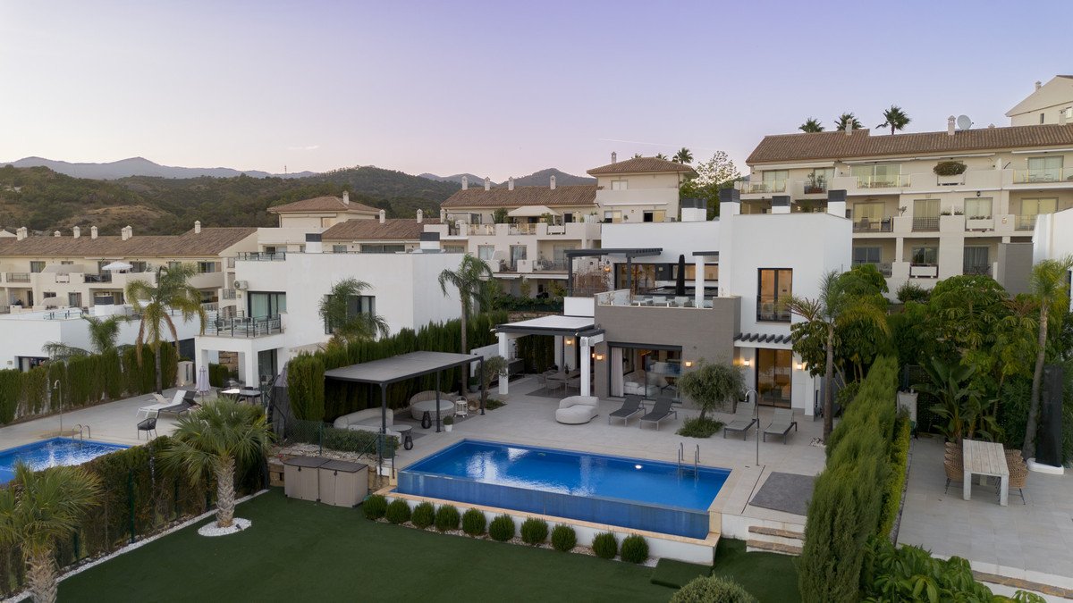 4 Bed Detached Villa in Estepona