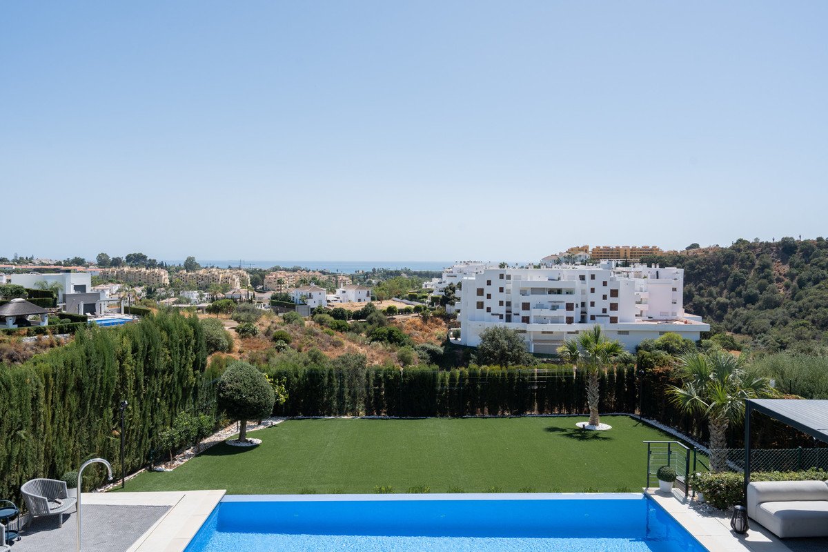 4 Bed Detached Villa in Estepona