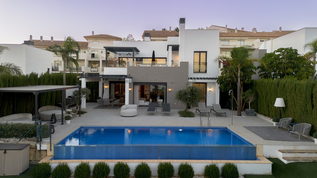 4 Bed Detached Villa in Estepona