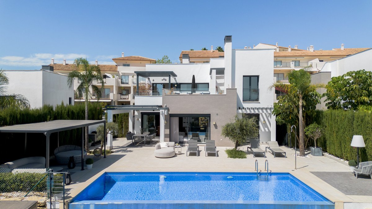 4 Bed Detached Villa in Estepona