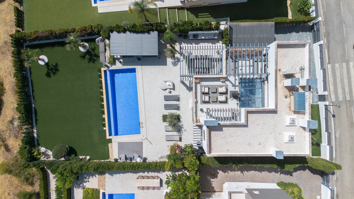 4 Bed Detached Villa in Estepona