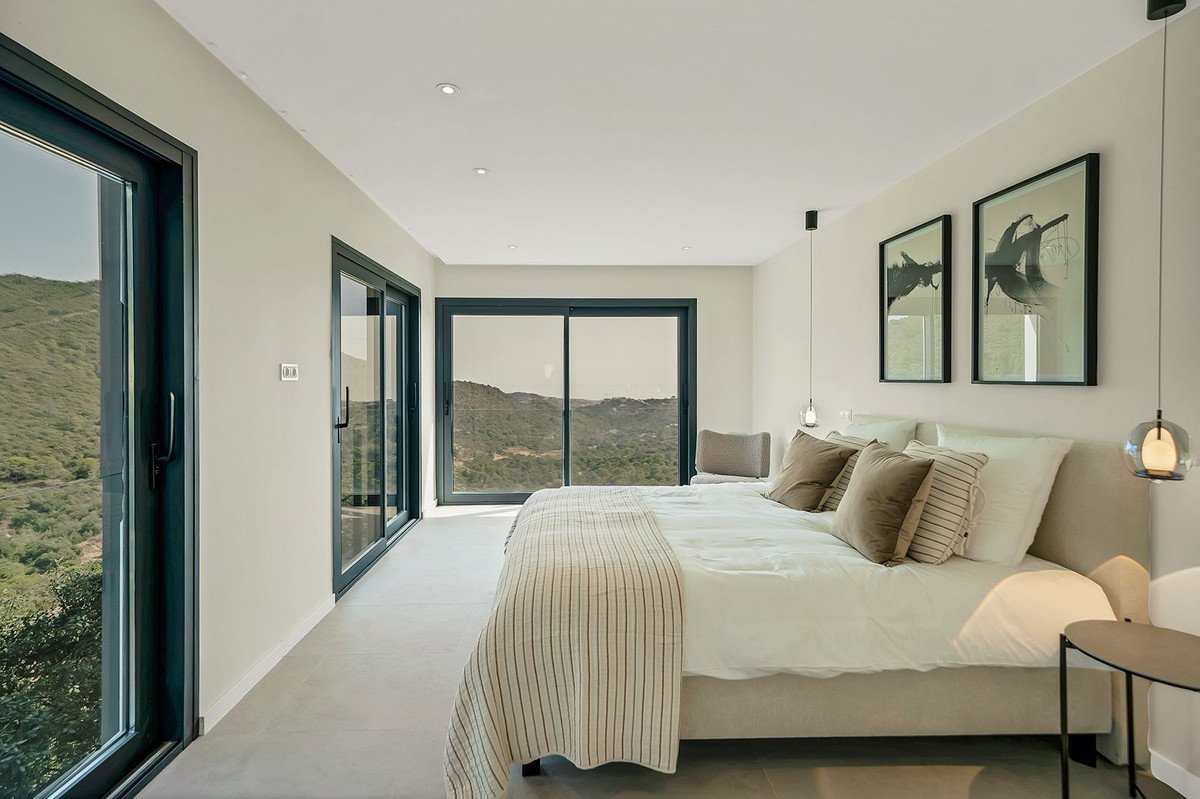 5 Bed Detached Villa in Benahavís