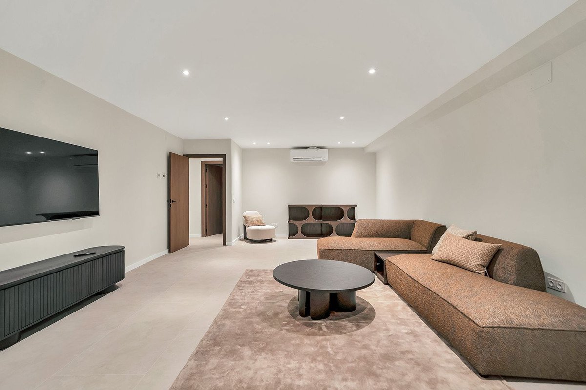5 Bed Detached Villa in Benahavís