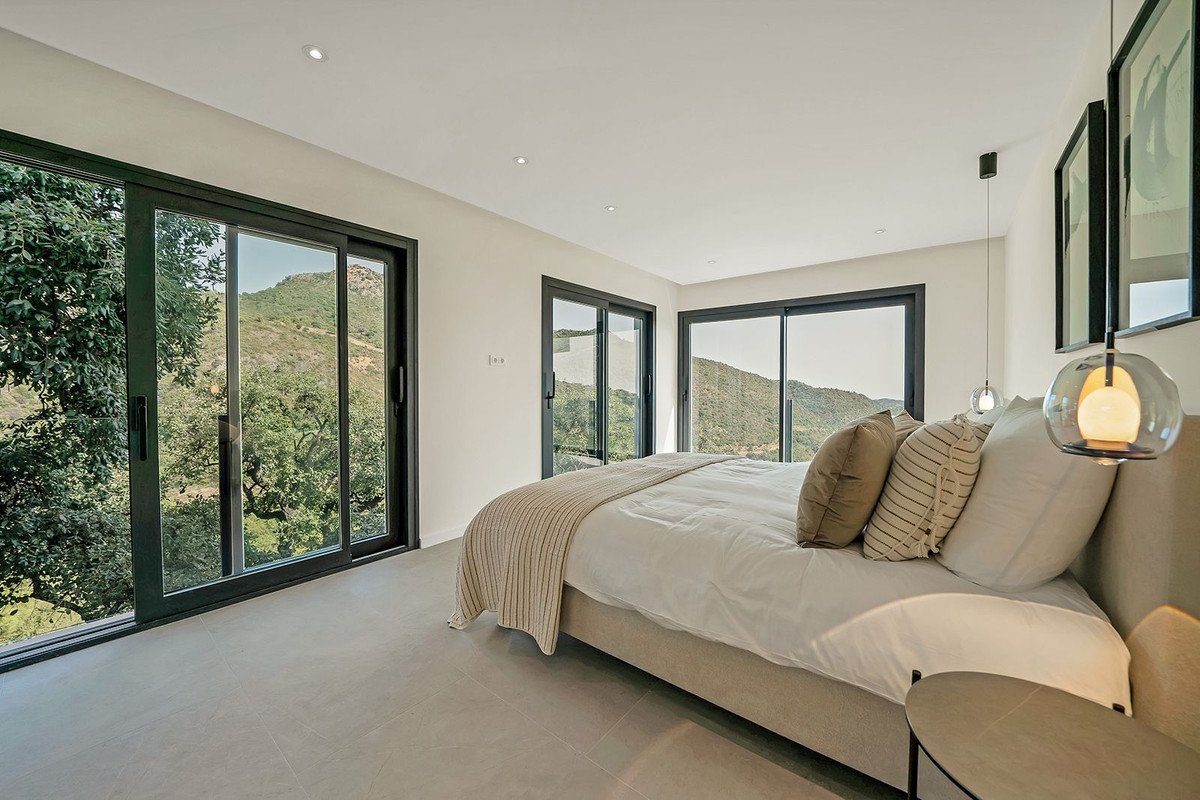 5 Bed Detached Villa in Benahavís