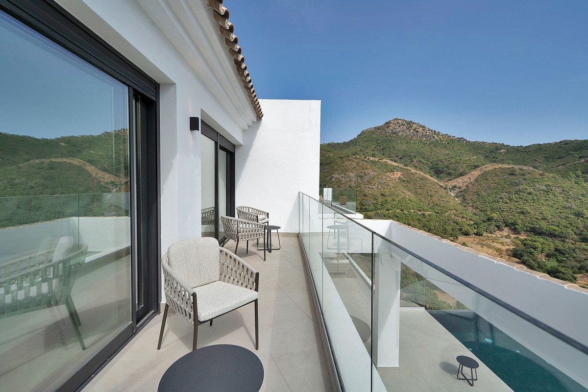 5 Bed Detached Villa in Benahavís