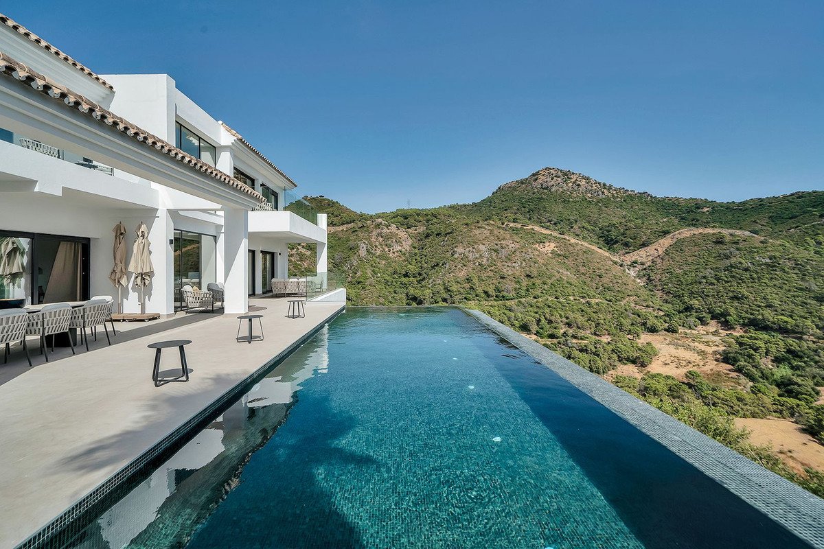 5 Bed Detached Villa in Benahavís